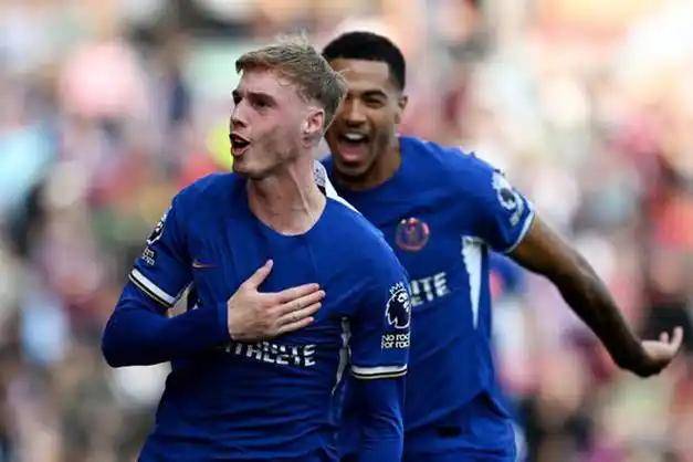 球速西甲窗口期再迎强敌；圣安东尼奥马刺更衣室发声；主帅态度——管理层满意；资深球员宣示担当的简单介绍